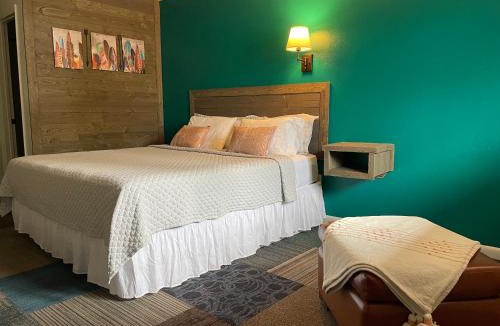 Cleveland Hotel | Historic Mora Inn & RV Park