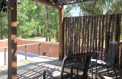 Taos Apartment | Historic, quaint 1-bedroom casita with WiFi