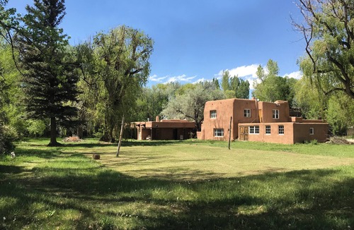 Taos Apartment | Historic, quaint 1-bedroom casita with WiFi