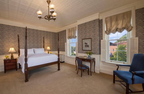 Red Wing Hotel | Historic Red Wing Lux Hotel, Whirlpool Room -Close to Dining-Museums-Art & More!