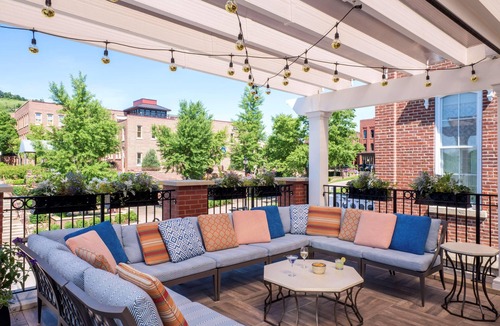 Red Wing Hotel | Historic Red Wing Lux Hotel, Whirlpool Room -Close to Dining-Museums-Art & More!