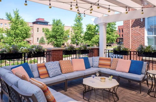 Red Wing House | Historic Red Wing Luxury Hotel-Spacious Deluxe room w/1 Queen bed-Bathrobes-Wifi