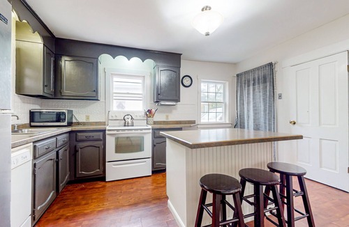 West Hartford House | Historical home overlooking the river, walk to the village & covered bridge