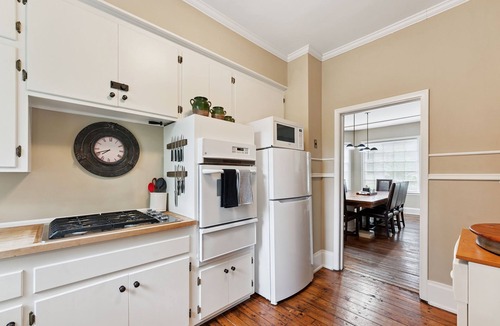 Wayzata House | Historical/Rustic home built in 1900s. Nestled just 300yrds form Lake Minnetonka