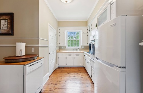 Wayzata House | Historical/Rustic home built in 1900s. Nestled just 300yrds form Lake Minnetonka