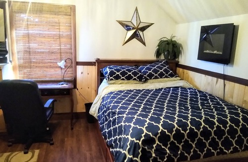 Pine Island Other | Hobby farm Country Getaway Close To The City (Guest room #2)