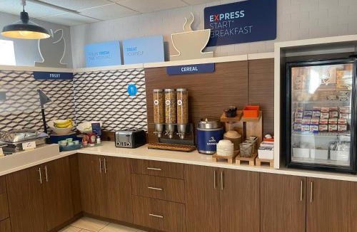 White River Junction Hotel | Holiday Inn Express Hotel & Suites White River Junction by IHG