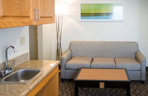 Chanhassen Hotel | Holiday Inn Express Hotel & Suites Chanhassen by IHG