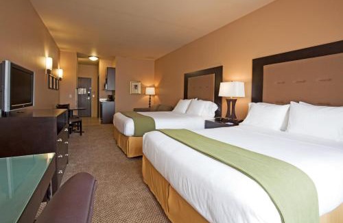Lake Hallie Hotel | Holiday Inn Express Hotel & Suites Eau Claire North by IHG
