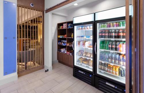 Downtown Minneapolis Hotel | Holiday Inn Express Hotel & Suites Minneapolis-Downtown Convention Center by IHG