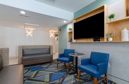 Weston Hotel | Holiday Inn Express Hotel & Suites Weston by IHG