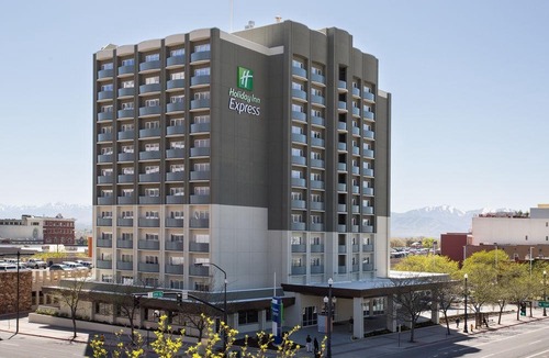 Roseville Hotel | Holiday Inn Express Roseville-St. Paul, an Ihg Hotel