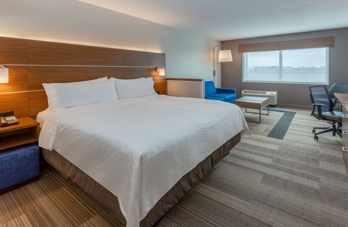 Rice Lake Hotel | Holiday Inn Express & Suites Rice Lake by IHG