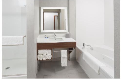 Hudson Hotel | Holiday Inn Express & Suites - Hudson I-94 by IHG