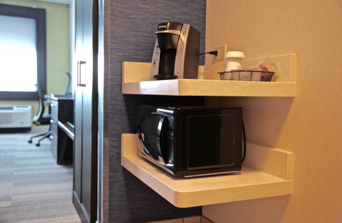 Oswego Hotel | Holiday Inn Express & Suites Oswego by IHG