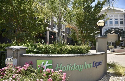 Windsor Hotel | Holiday Inn Express Windsor Sonoma Wine Country by IHG