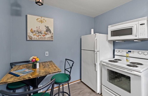 West St. Paul House | Holiday Special - Cozy farmhouse in the heart of West St. Paul.