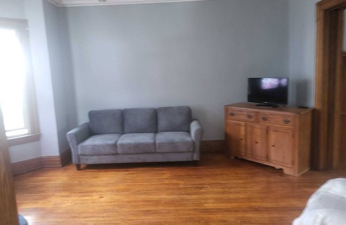 Watertown House | Home with 3 bedroom bath and 1 off-street parking,near the park circle Watertown