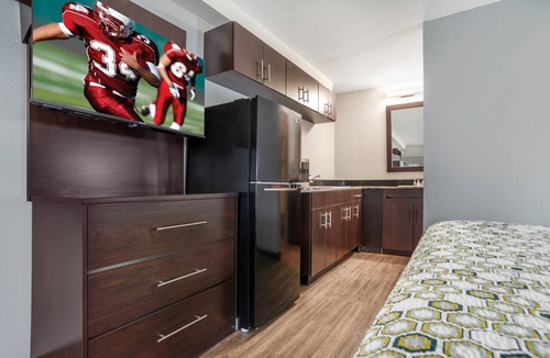 Montgomery Hotel | HomeTowne Studios by Red Roof Montgomery - Midtown