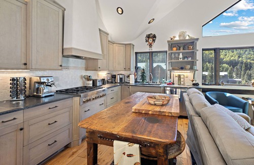 Taos Ski Valley House | "Honey Branch Hideaway" Upper Valley 3 Level-Mountain Views-Pet Friendly!