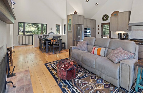 Taos Ski Valley House | "Honey Branch Hideaway" Upper Valley 3 Level-Mountain Views-Pet Friendly!