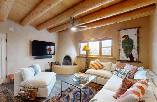 El Prado House | Hora Feliz