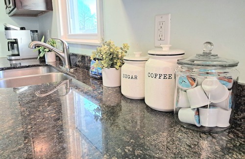 Richfield House | Hot Tub, 5 Minutes to Airport, Mall of America, Games, Family fun!