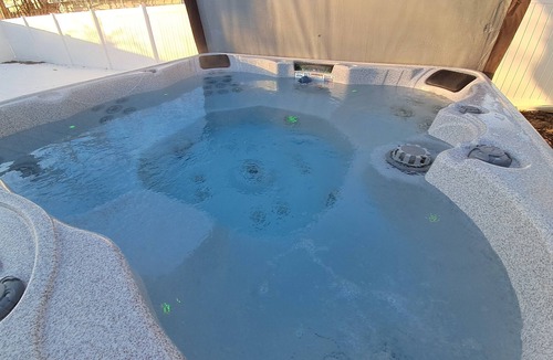 Richfield House | Hot Tub, 5 Minutes to Airport, Mall of America, Games, Family fun!