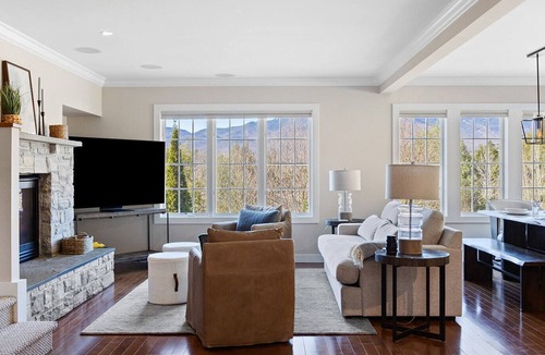 Stowe Area Condo | Hot tub and heated pool amenities included!