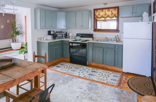 Centennial Apartment | Hot Tub | Bohemian Bungalow | Restaurants + Shops
