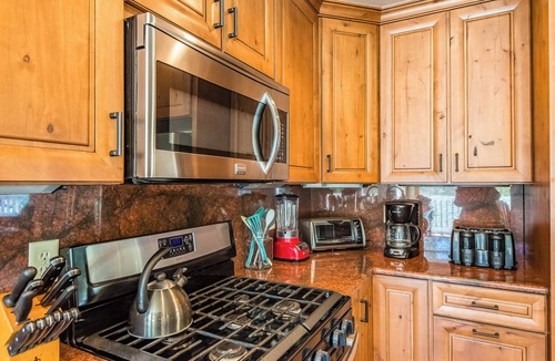 Angel Fire House | Hot tub, decks, ping pong, walk to golf/tennis/prk, gameroom, hspd wifi, firepit