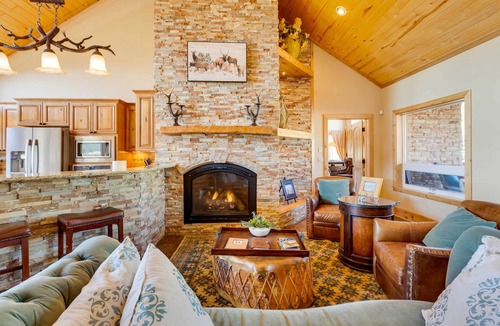 Angel Fire House | Hot Tub & Fire Pit: Idyllic Getaway in Angel Fire!
