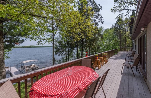 Deerwood House | Hot tub, fishing, lake front-relax! retreat Sleeps 16