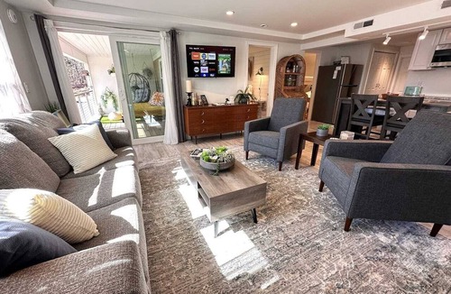 Eastham Apartment | Hot Tub/Kayaks/Ebikes/Waterfront-The Lotus