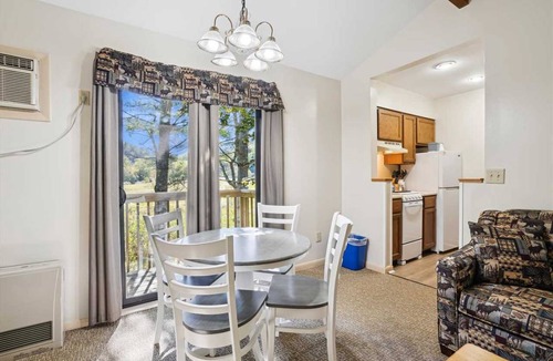 West Bridgewater Hotel | Hotel ∙ 2 bedrooms ∙ 8 guests