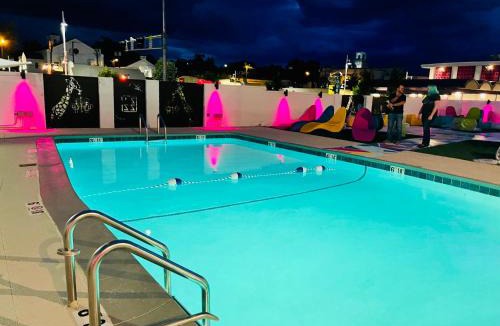 Nob Hill Hotel | Hotel ZAZZ