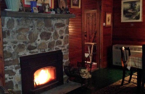 North River House | House ∙ 2 bedrooms ∙ 4 guests