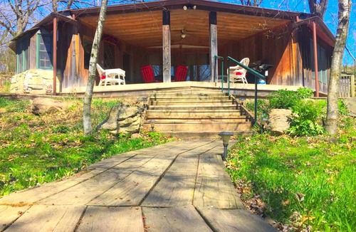 Decorah House | House ∙ 3 bedrooms ∙ 10 guests