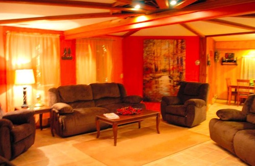 Decorah House | House ∙ 3 bedrooms ∙ 10 guests