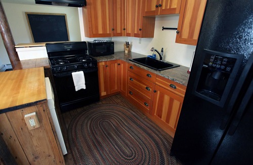 Killington House | Huge 4 Bedroom Guesthouse - Great Common Space, Breakfast included