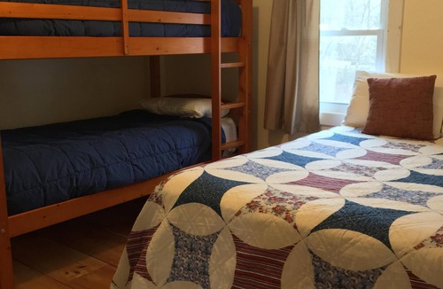 Killington House | Huge 4 Bedroom Guesthouse - Great Common Space, Breakfast included
