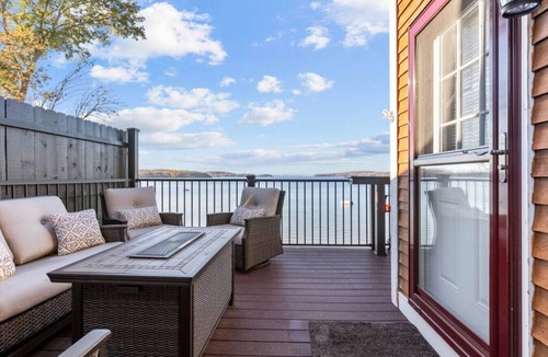 Colchester House | Huge Camp with Private Beach Sunset Views and Beach Toys
