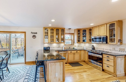 Mount Holly House | Huge Modern Estate w/hot tub, mountain views, minutes to Okemo