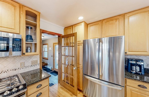 Mount Holly House | Huge Modern Estate w/hot tub, mountain views, minutes to Okemo