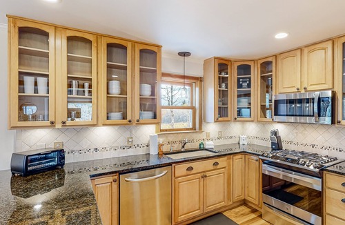 Mount Holly House | Huge Modern Estate w/hot tub, mountain views, minutes to Okemo