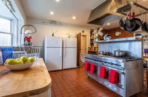 Manchester Center House | HUGE Private VT Mansion: 15 bedrooms, 12 bath, Sleep 34! Yoga retreats, corporate offsites, DIY weddings, family reunions, Dogs welcome