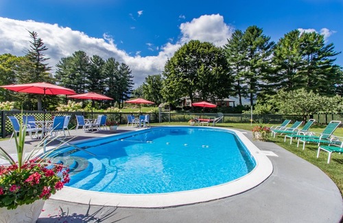 Manchester Center House | HUGE Private VT Mansion: 15 bedrooms, 12 bath, Sleep 34! Yoga retreats, corporate offsites, DIY weddings, family reunions, Dogs welcome