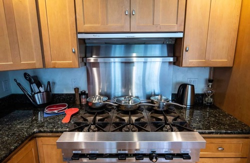 Alamosa House | Huge Upscale Alamosa Home with Hot Springs Admission Included for up to 10!