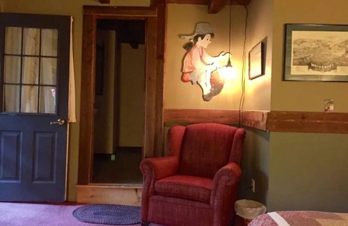 Waterbury Cabin | Hunger Mountain - Grunberg Haus Inn & Cabins