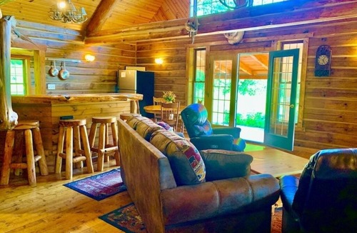 Dorchester Cabin | Hunters Hollow Lodge w/Outdoor Hot Tub